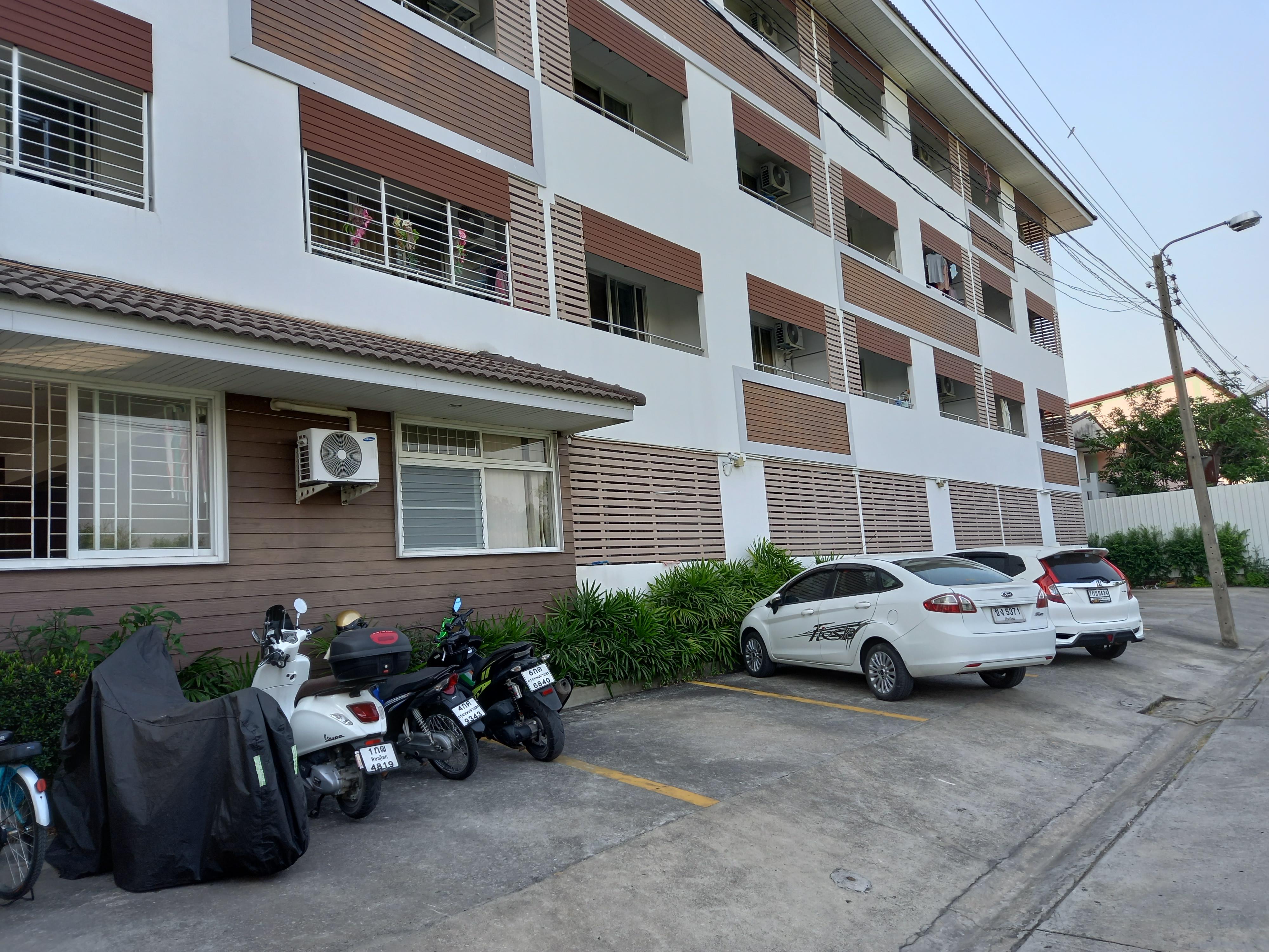 Ruan Plaisoi Apartment Bangkok Buitenkant foto