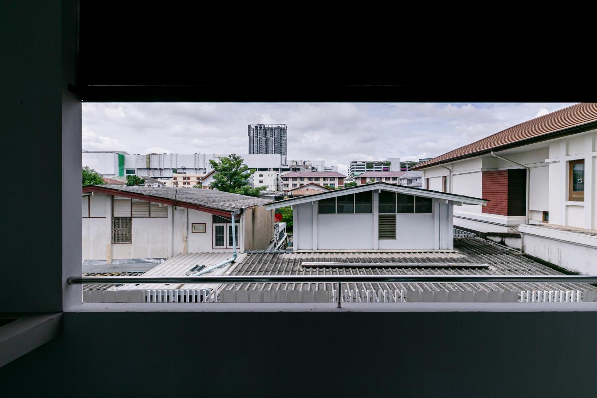 Ruan Plaisoi Apartment Bangkok Buitenkant foto