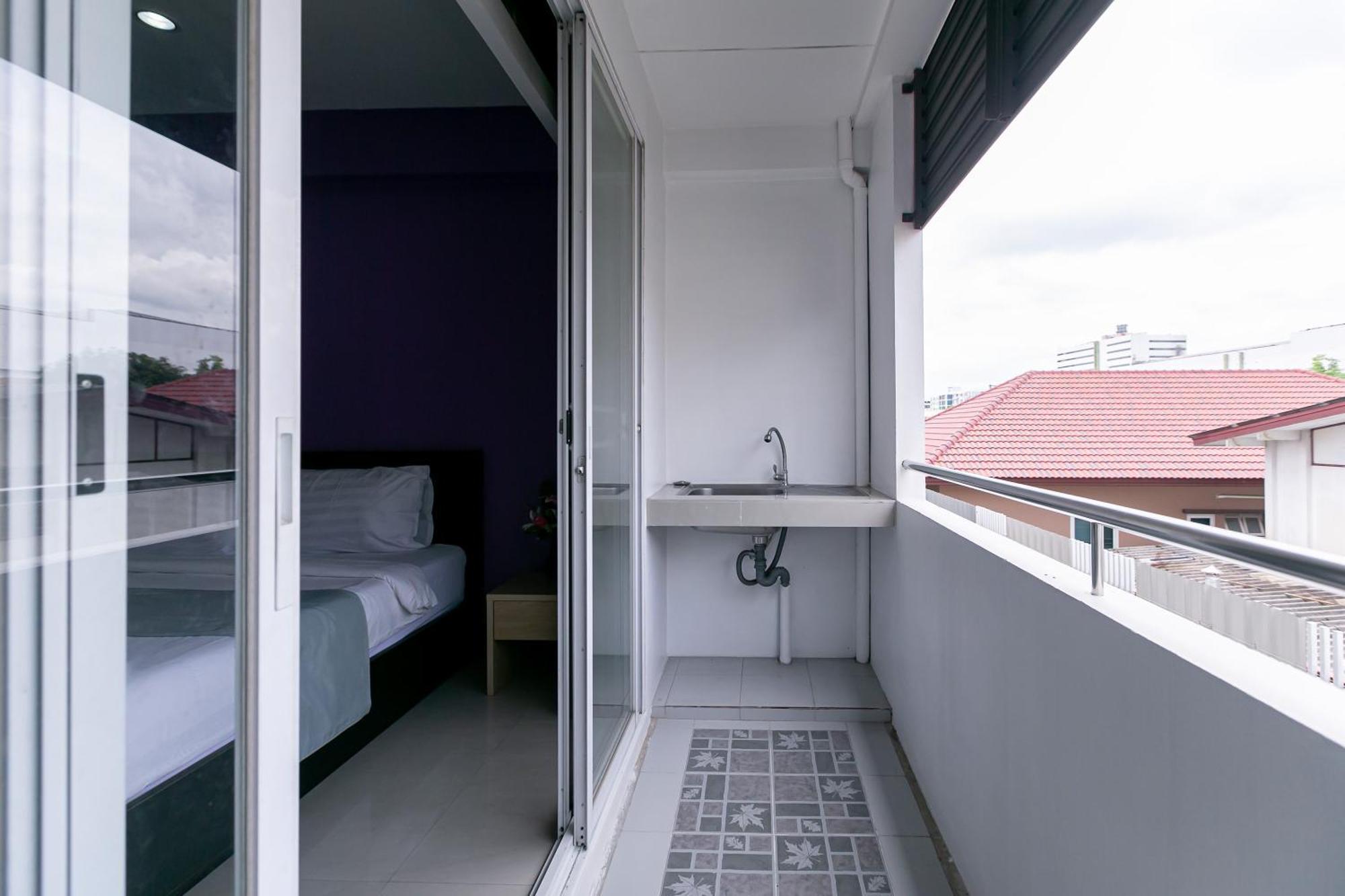 Ruan Plaisoi Apartment Bangkok Buitenkant foto