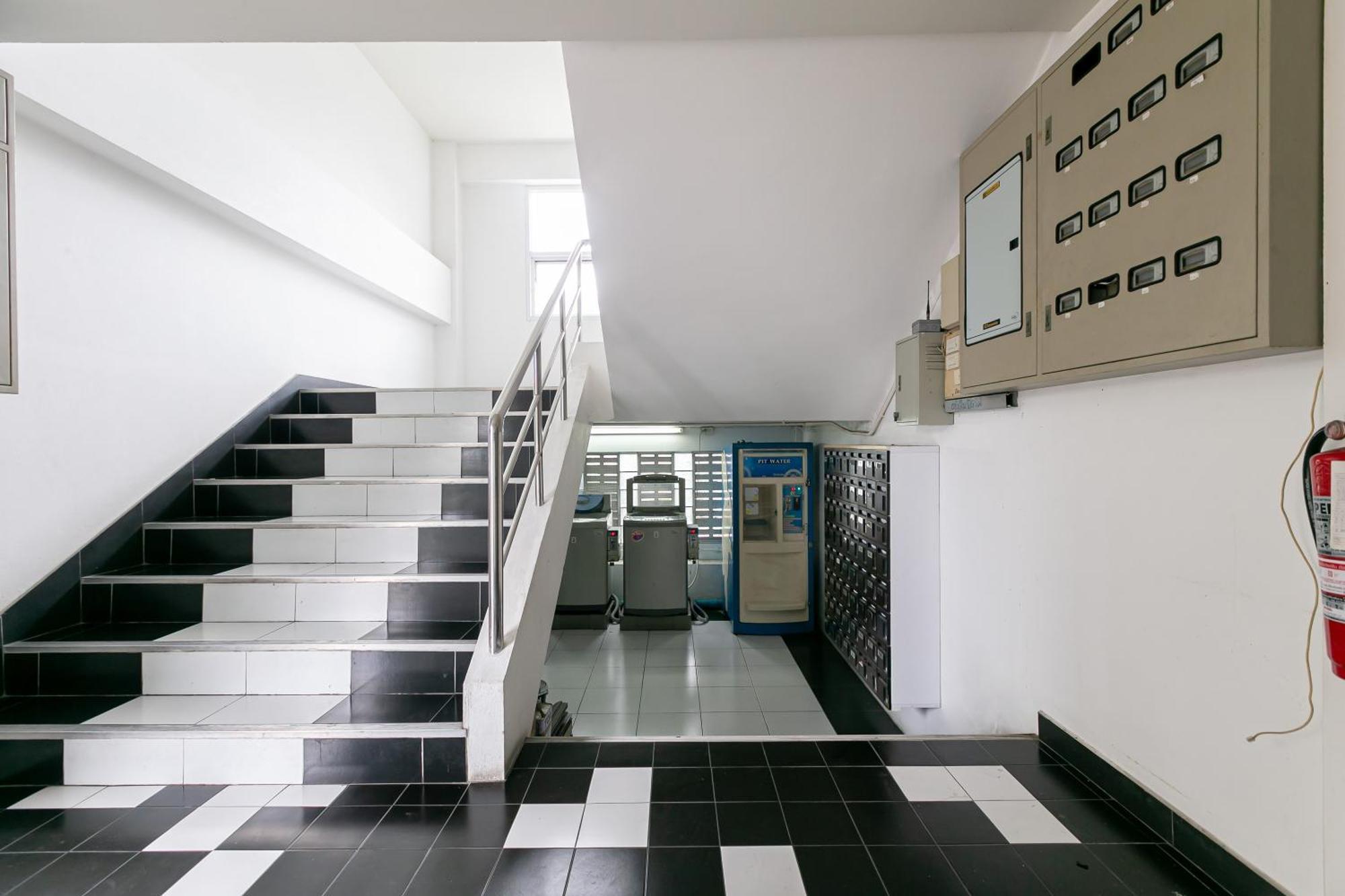 Ruan Plaisoi Apartment Bangkok Buitenkant foto