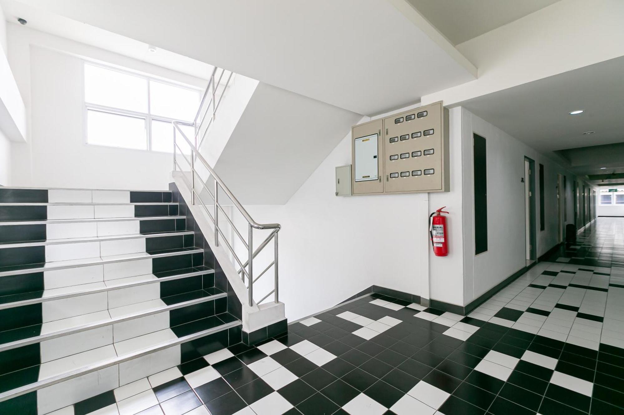 Ruan Plaisoi Apartment Bangkok Buitenkant foto