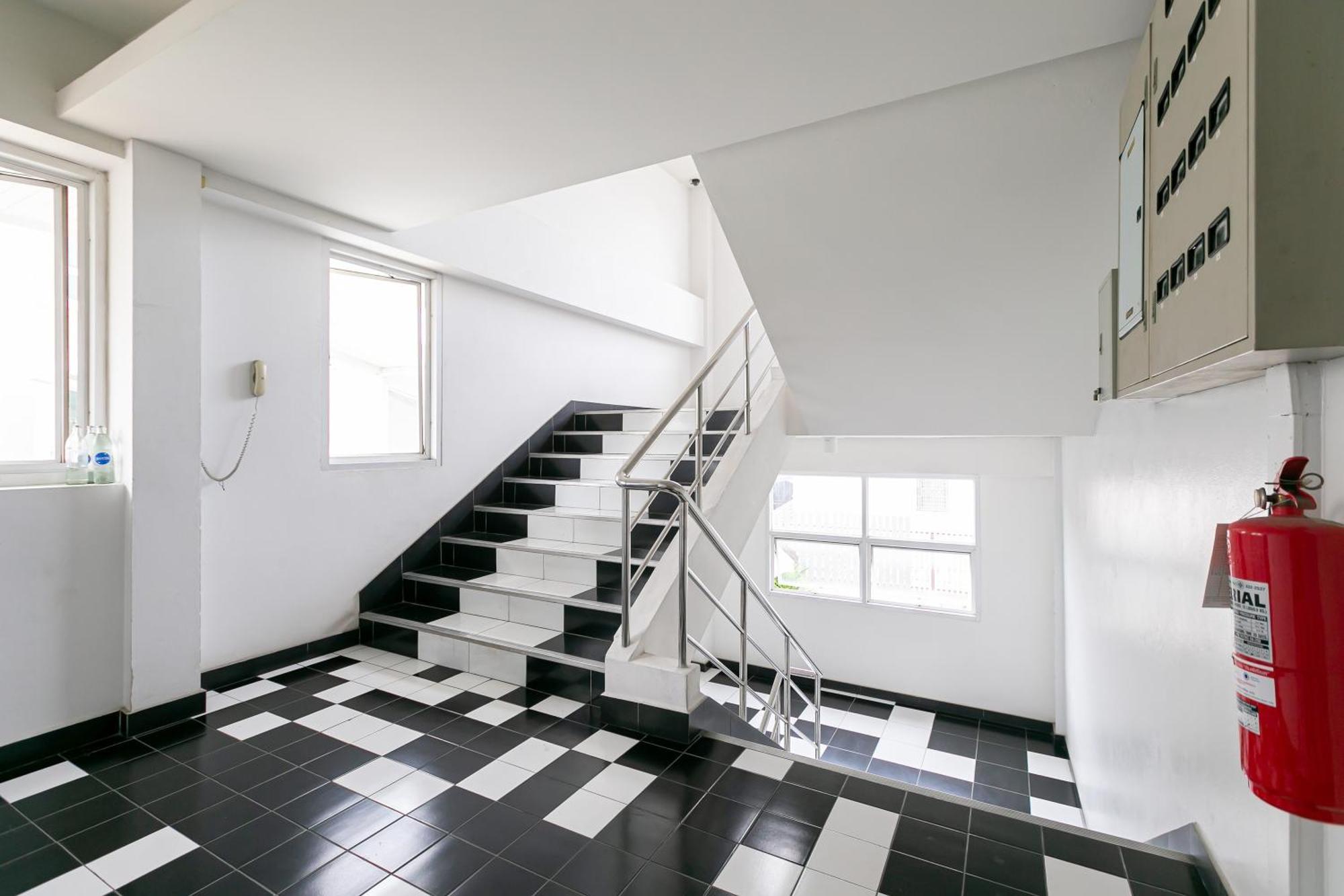 Ruan Plaisoi Apartment Bangkok Buitenkant foto
