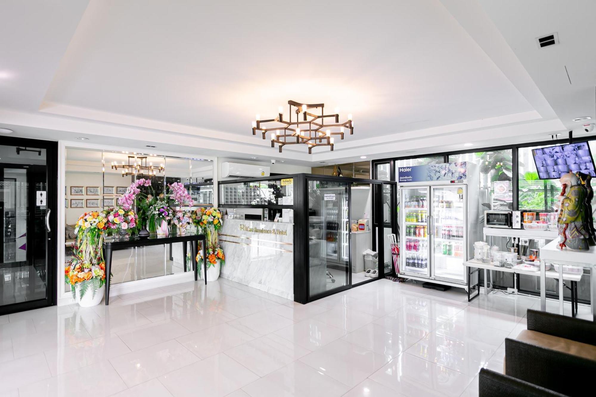 Ruan Plaisoi Apartment Bangkok Buitenkant foto