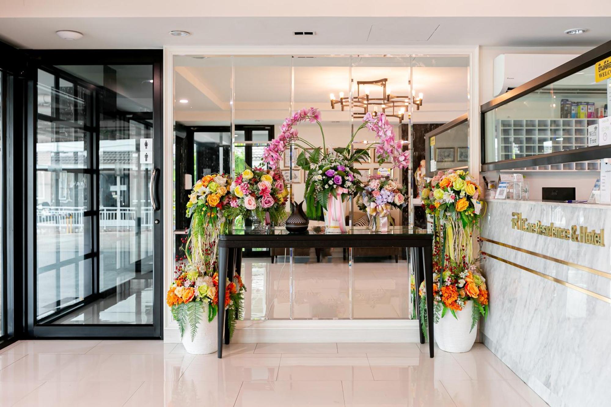 Ruan Plaisoi Apartment Bangkok Buitenkant foto