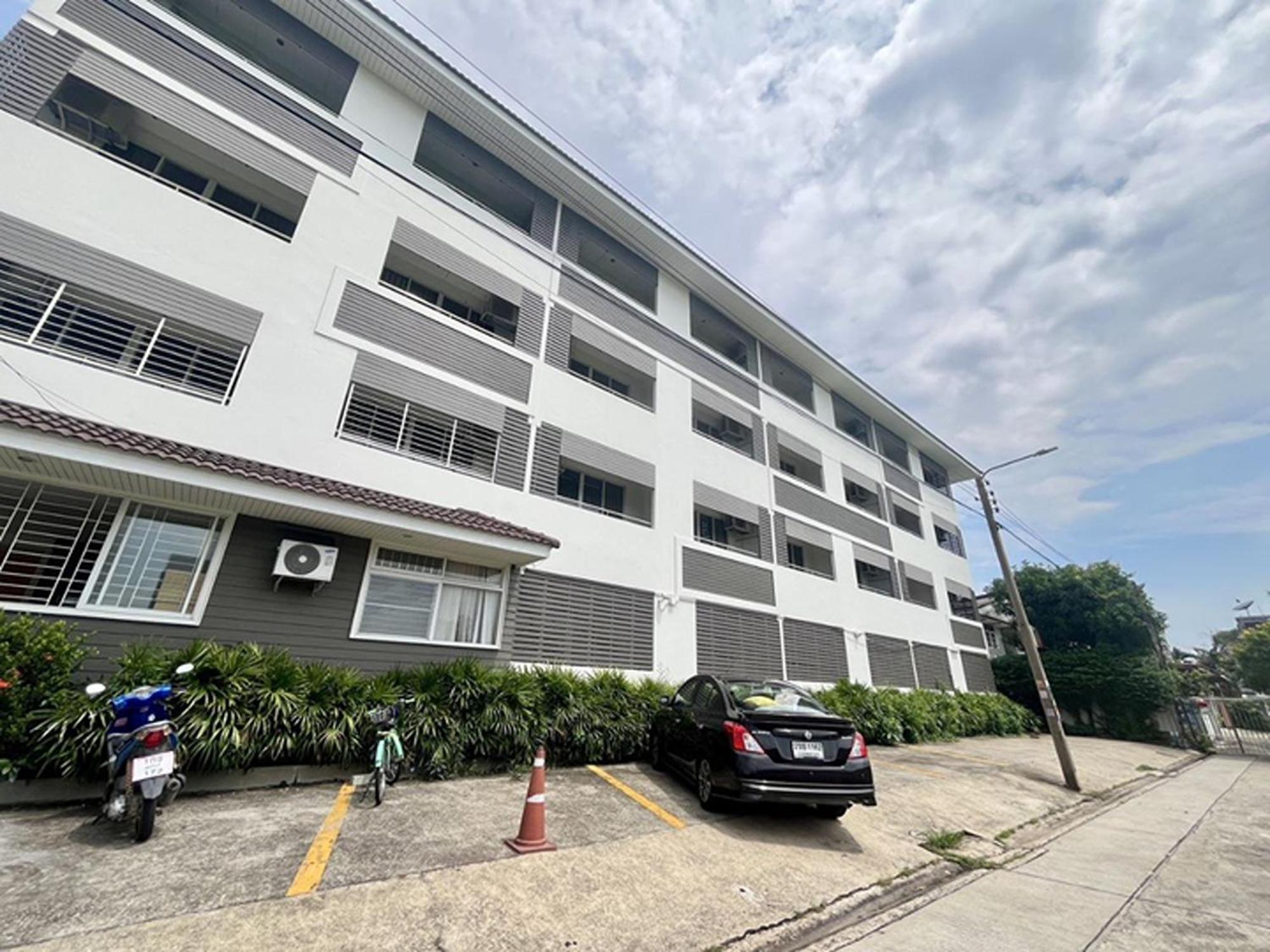 Ruan Plaisoi Apartment Bangkok Buitenkant foto