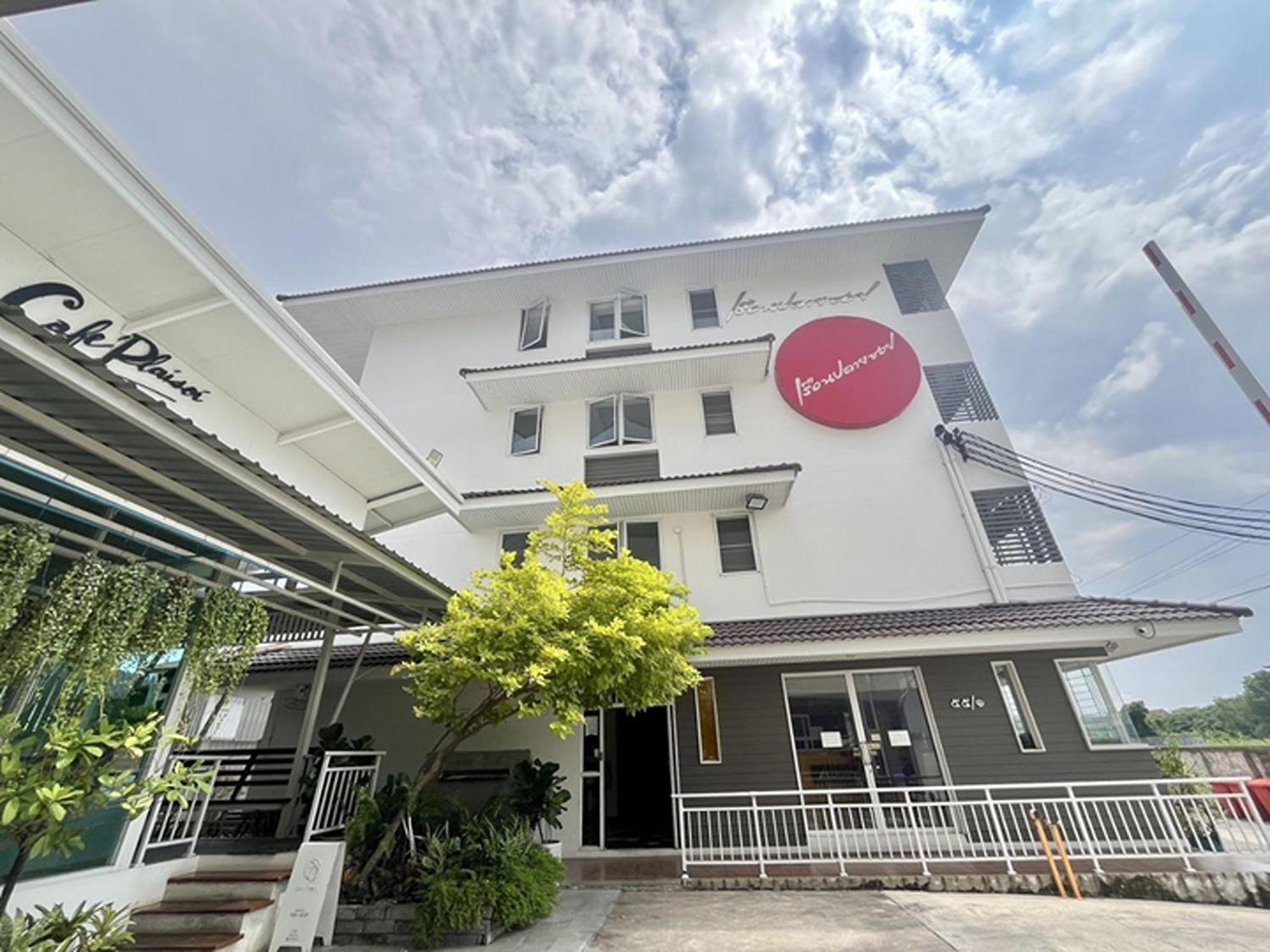 Ruan Plaisoi Apartment Bangkok Buitenkant foto